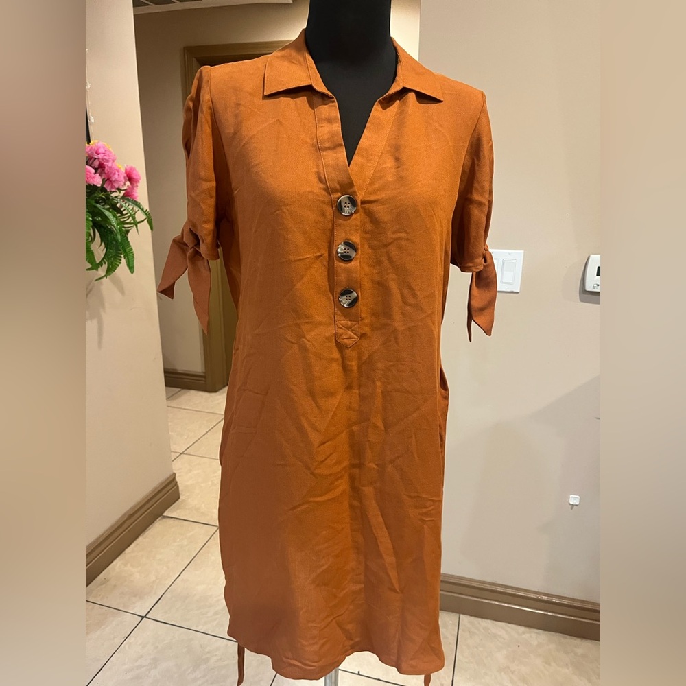 Elegant Button-Front Midi Dress in Terracotta - Picture 4 of 6